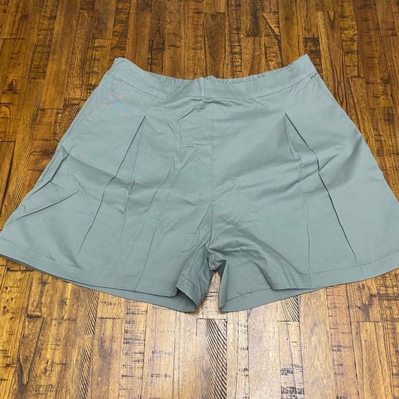 NEW Amazon Shorts - Picture 1 of 8